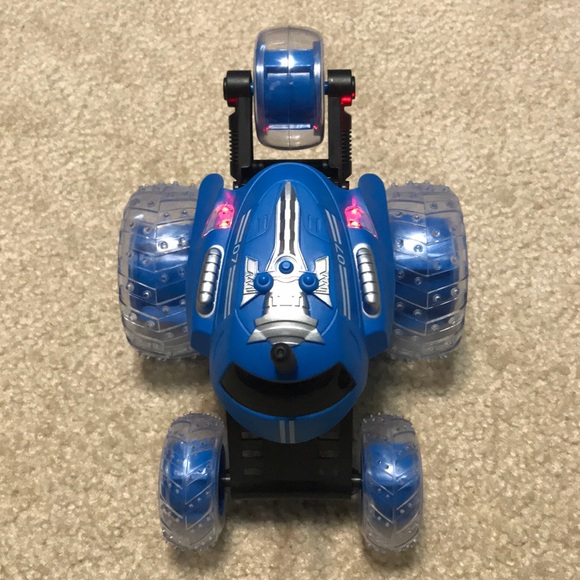 Thunder tumbler RC car - Picture 3 of 7